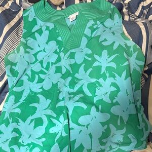 Liz Claiborne Vibrant Green Top with White Stitching